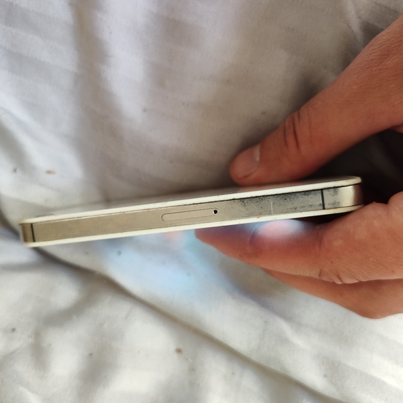 Iphones 4s Great Condition, Works Great - Picture 11 of 16